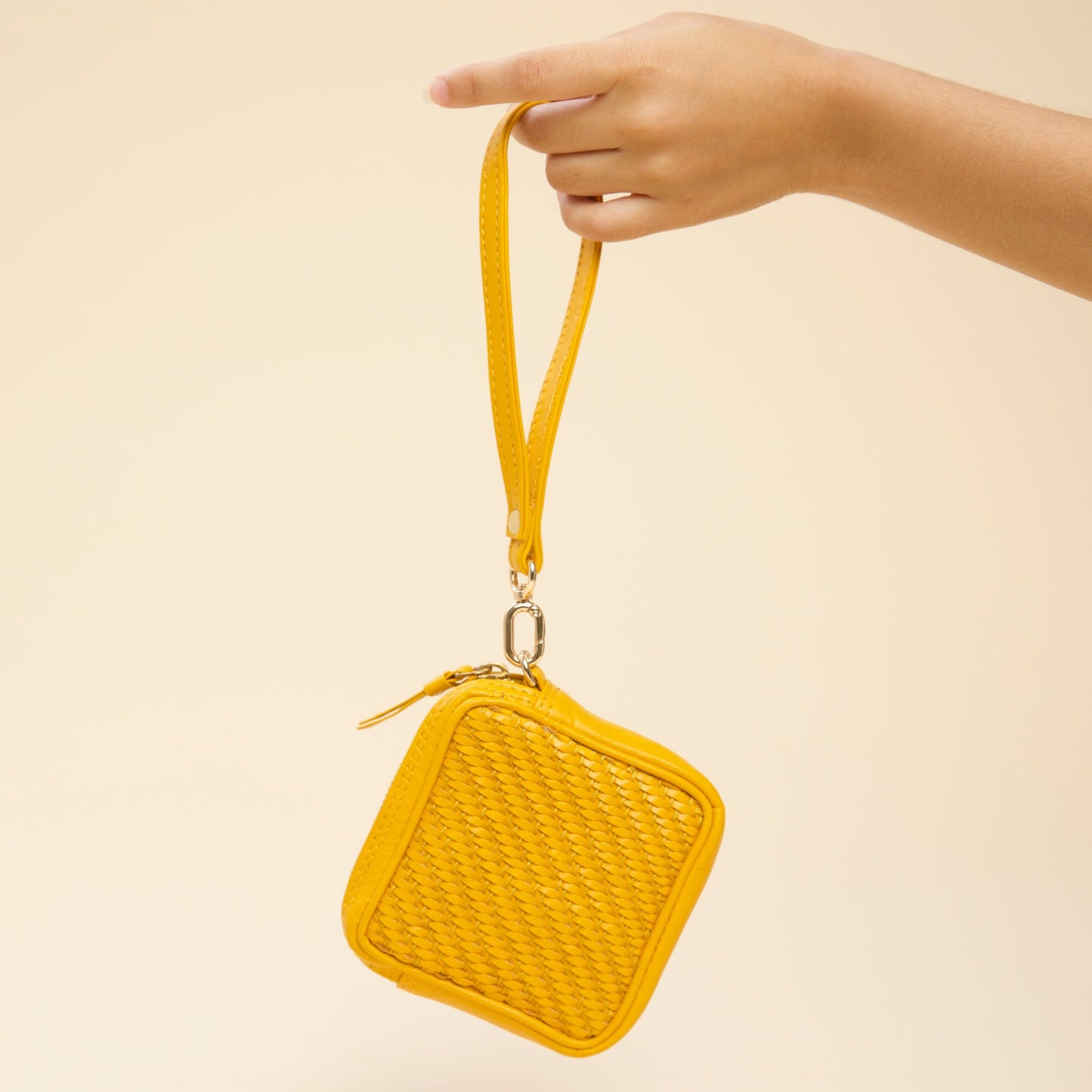 Rozana Charger Case