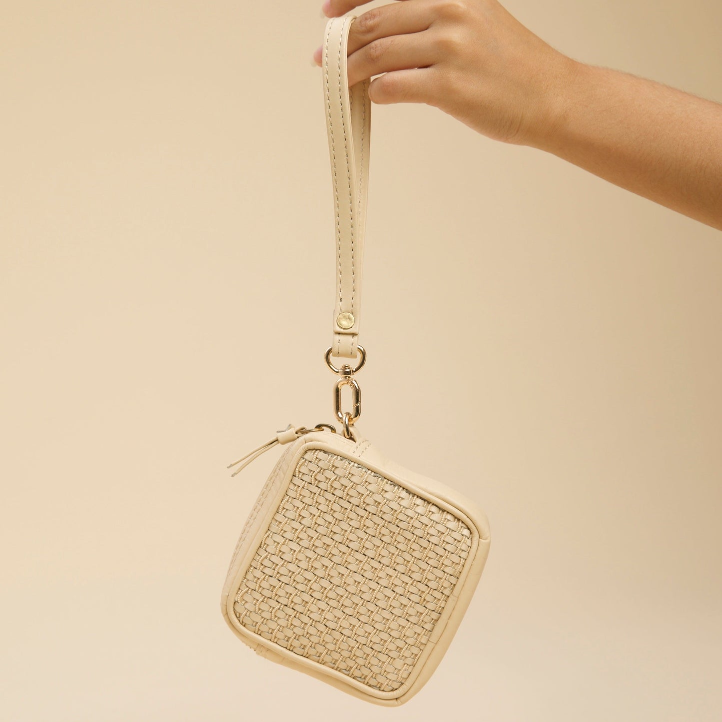 Rozana Charger Case