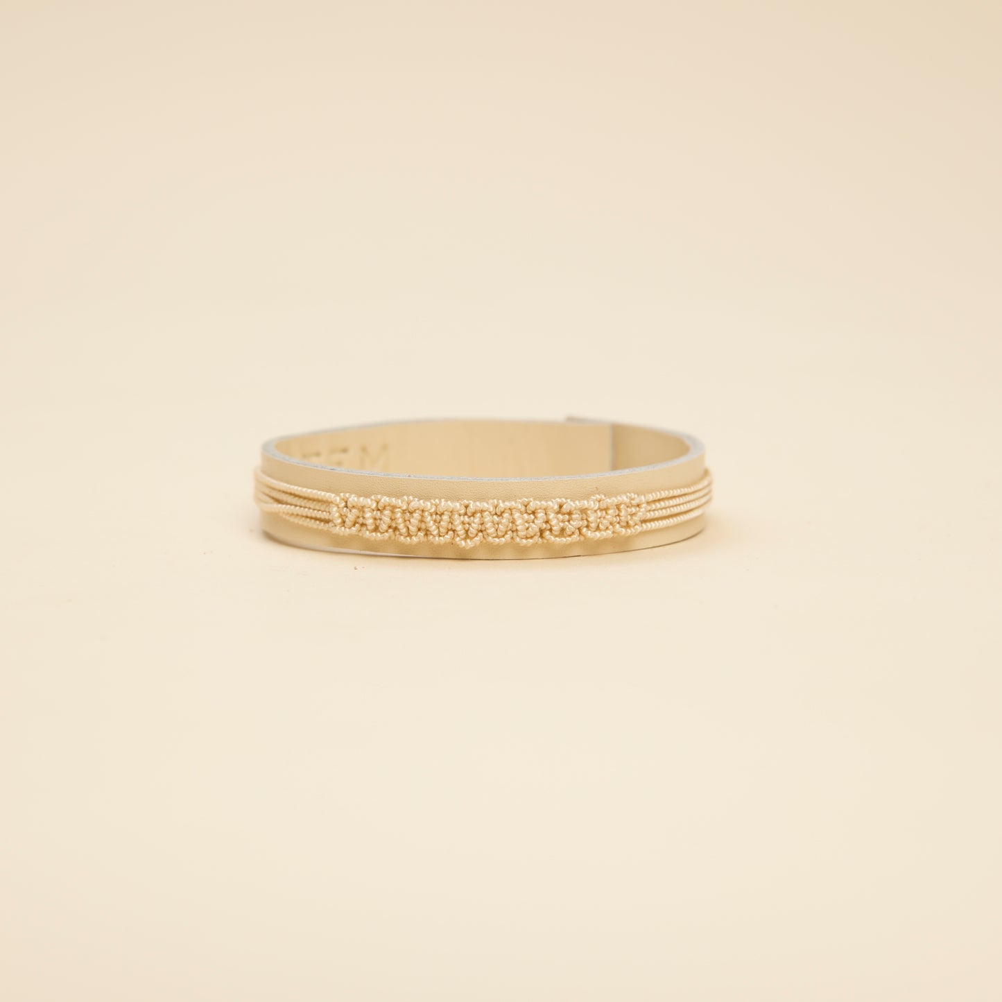 Handcrafted Delights: Sustainable Artisan Gift Ensemble