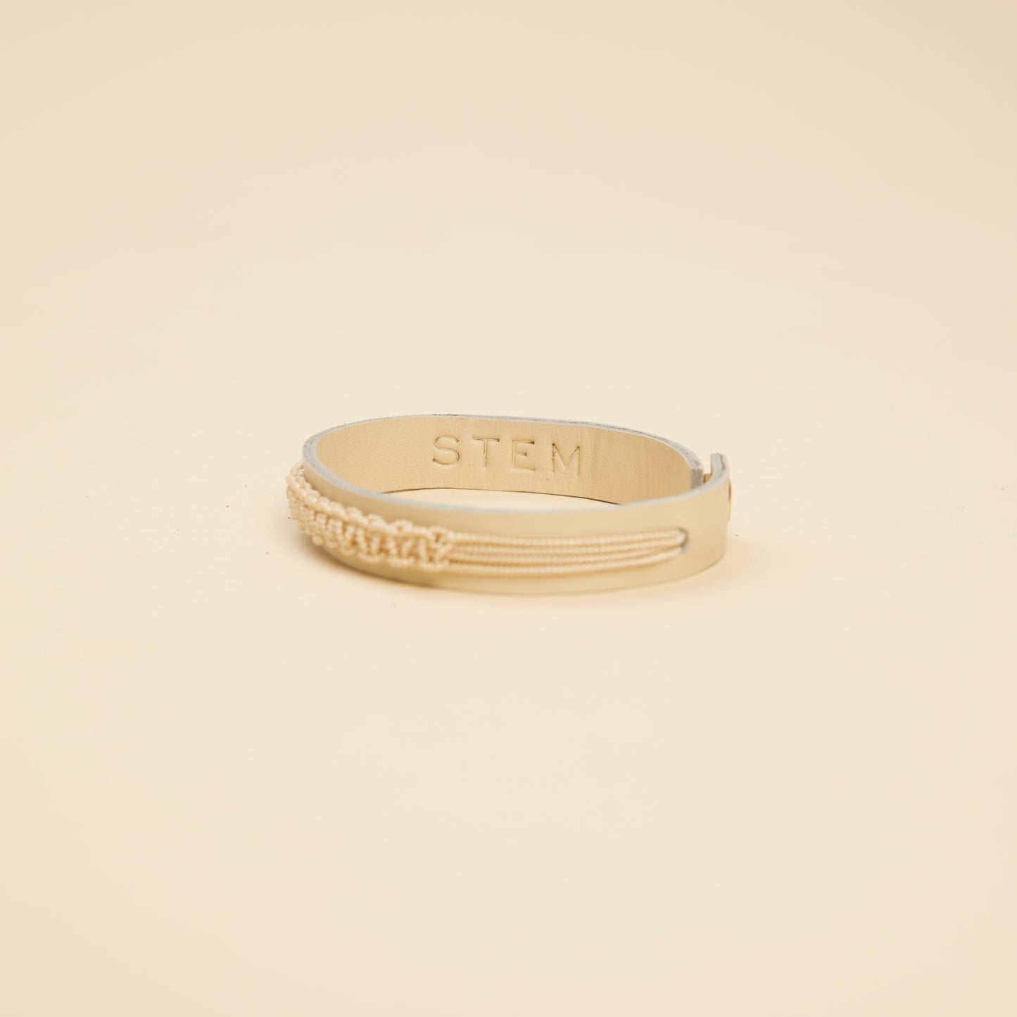 Handcrafted Delights: Sustainable Artisan Gift Ensemble
