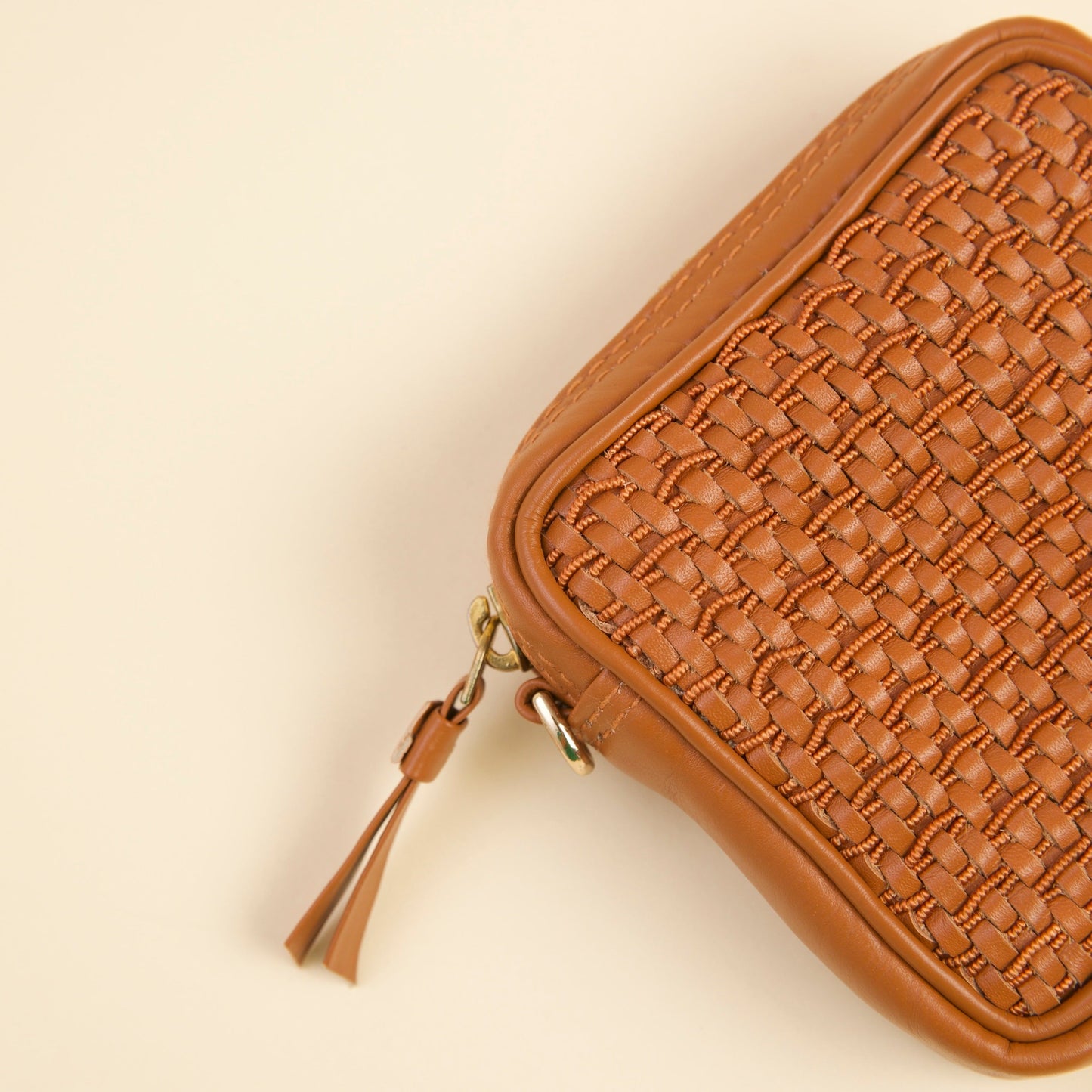 Rozana Charger Case