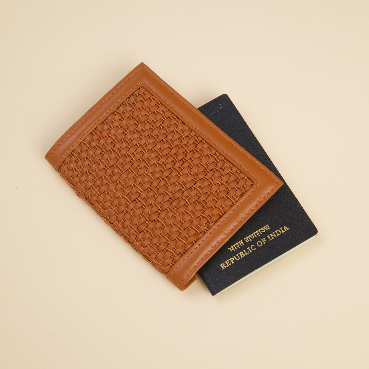 Handcrafted Splendor: Exquisite Essentials