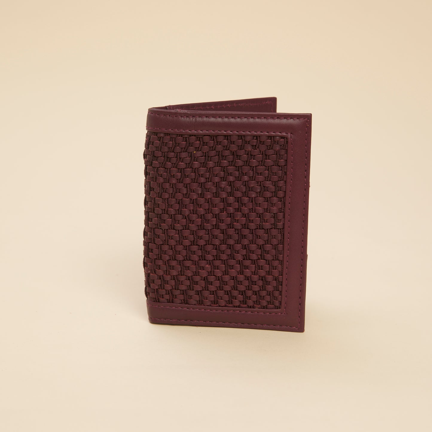 Handcrafted Splendor: Exquisite Essentials