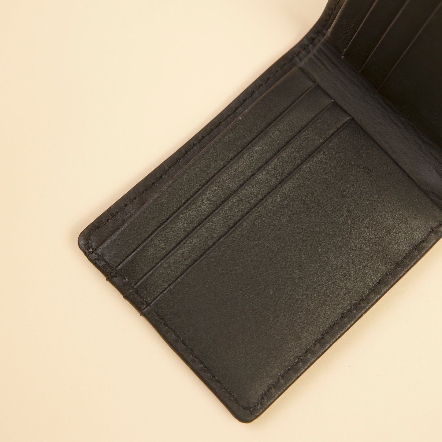 Luxe Loom: Ethical Leather Accessory in a Gift Box