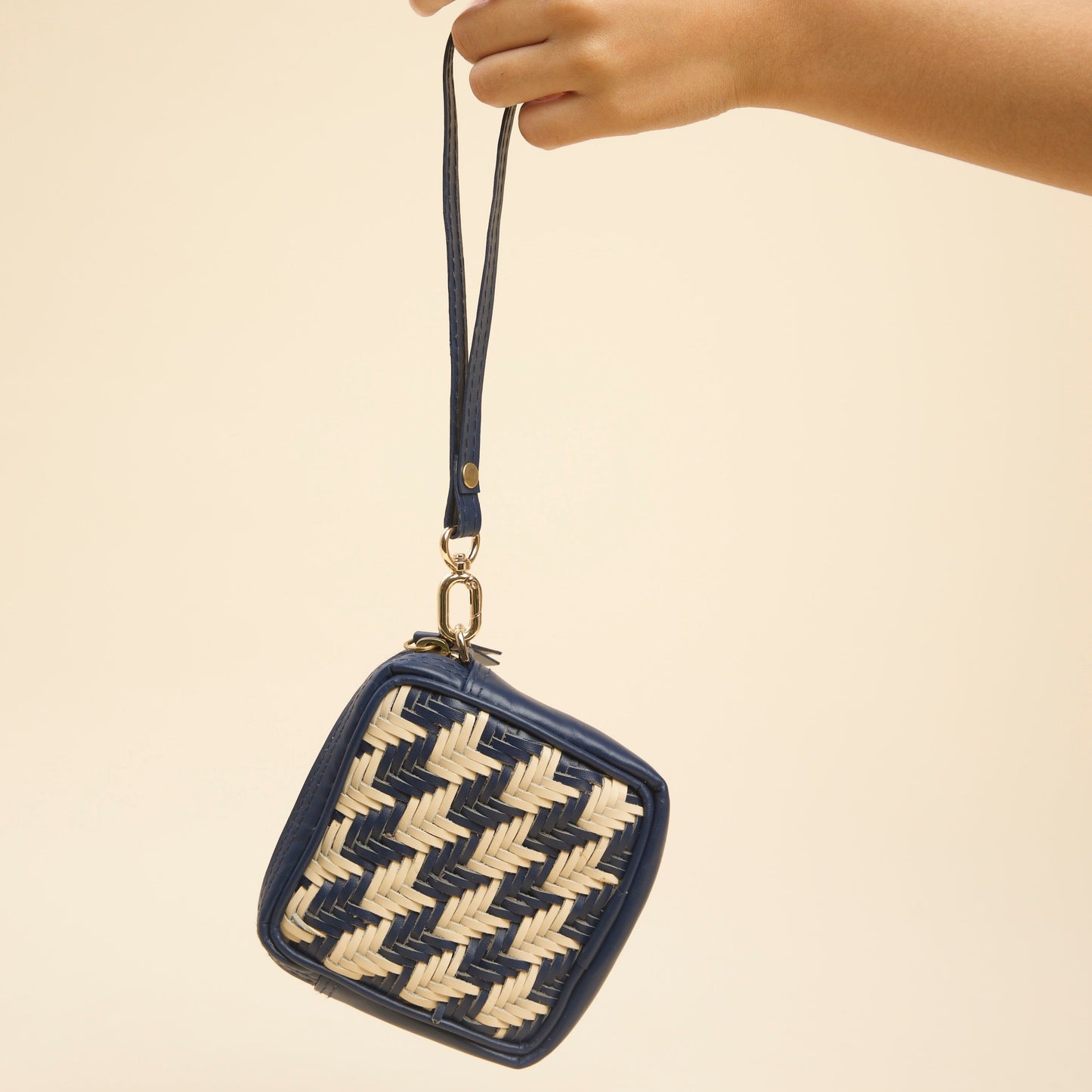 Rozana Charger Case