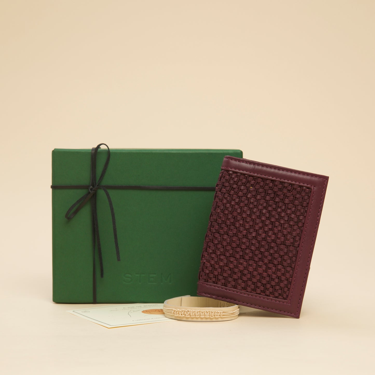 Handcrafted Delights: Sustainable Artisan Gift Ensemble
