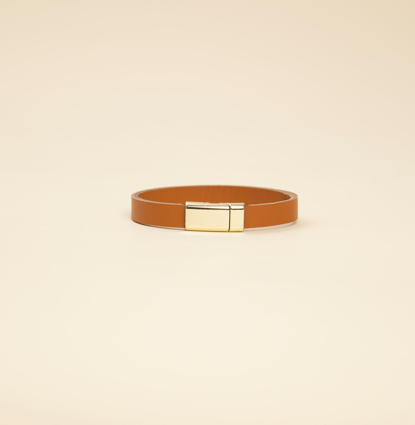 Handcrafted Splendor: Exquisite Essentials