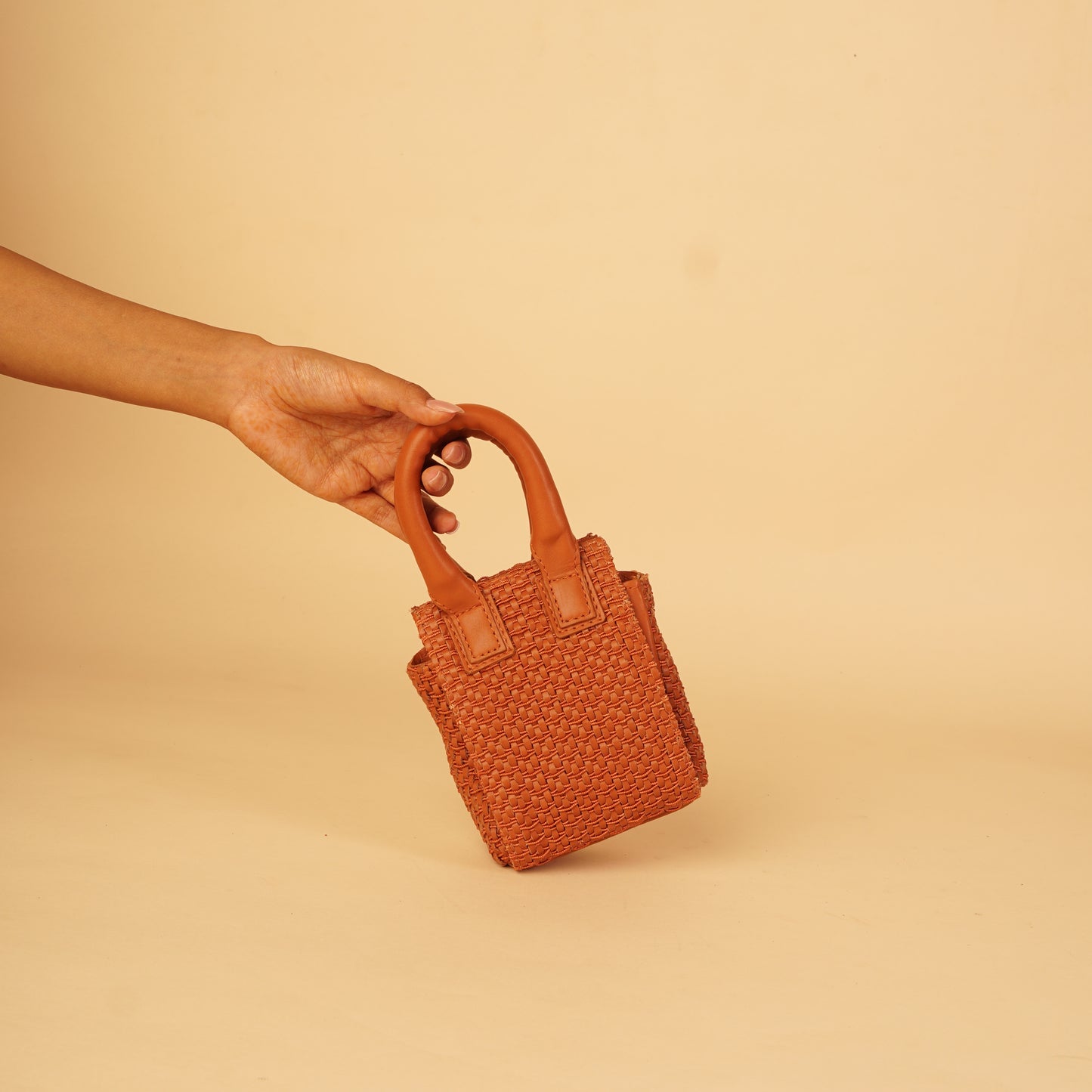 Apricity Un-hand Tiny