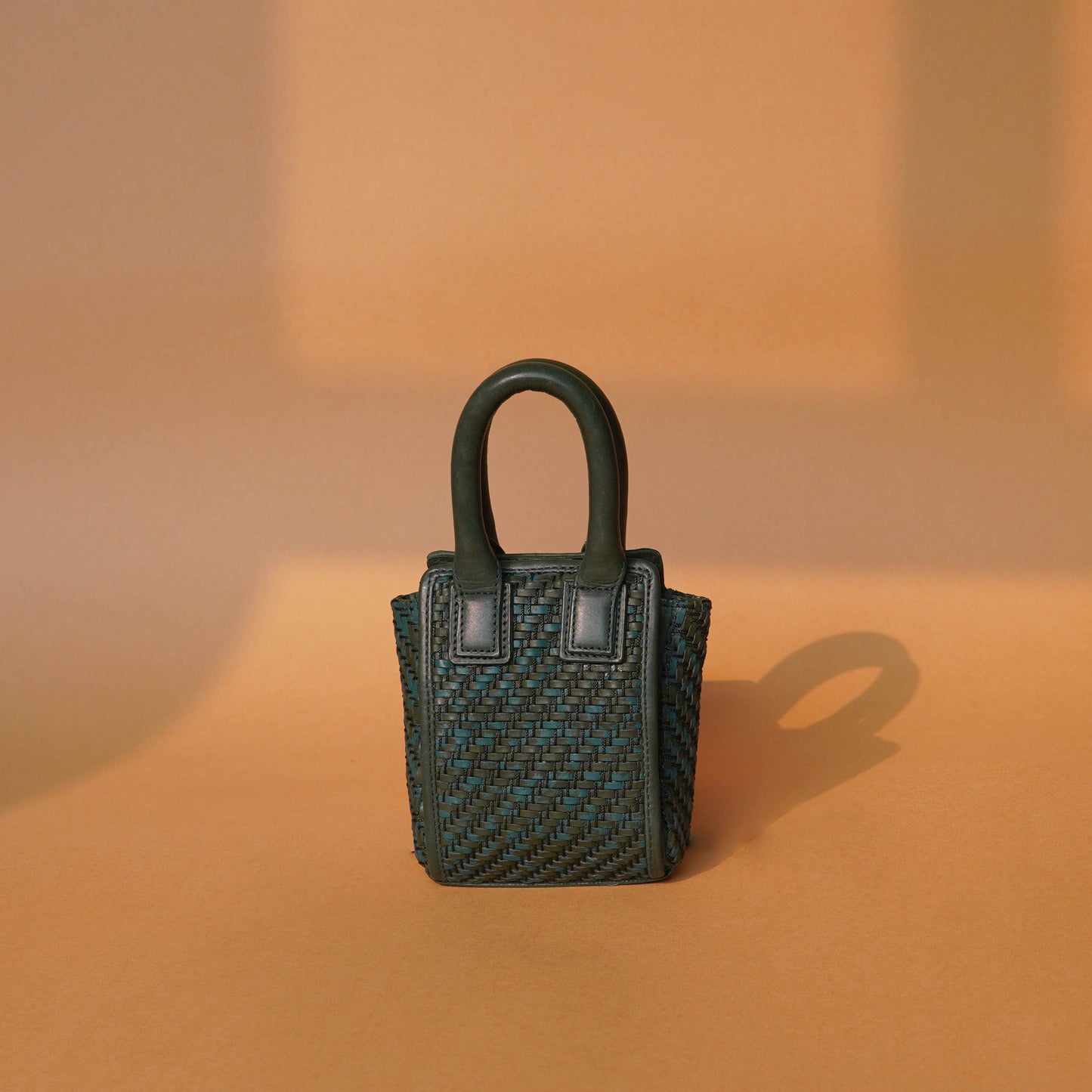 Apricity Un-hand Tiny