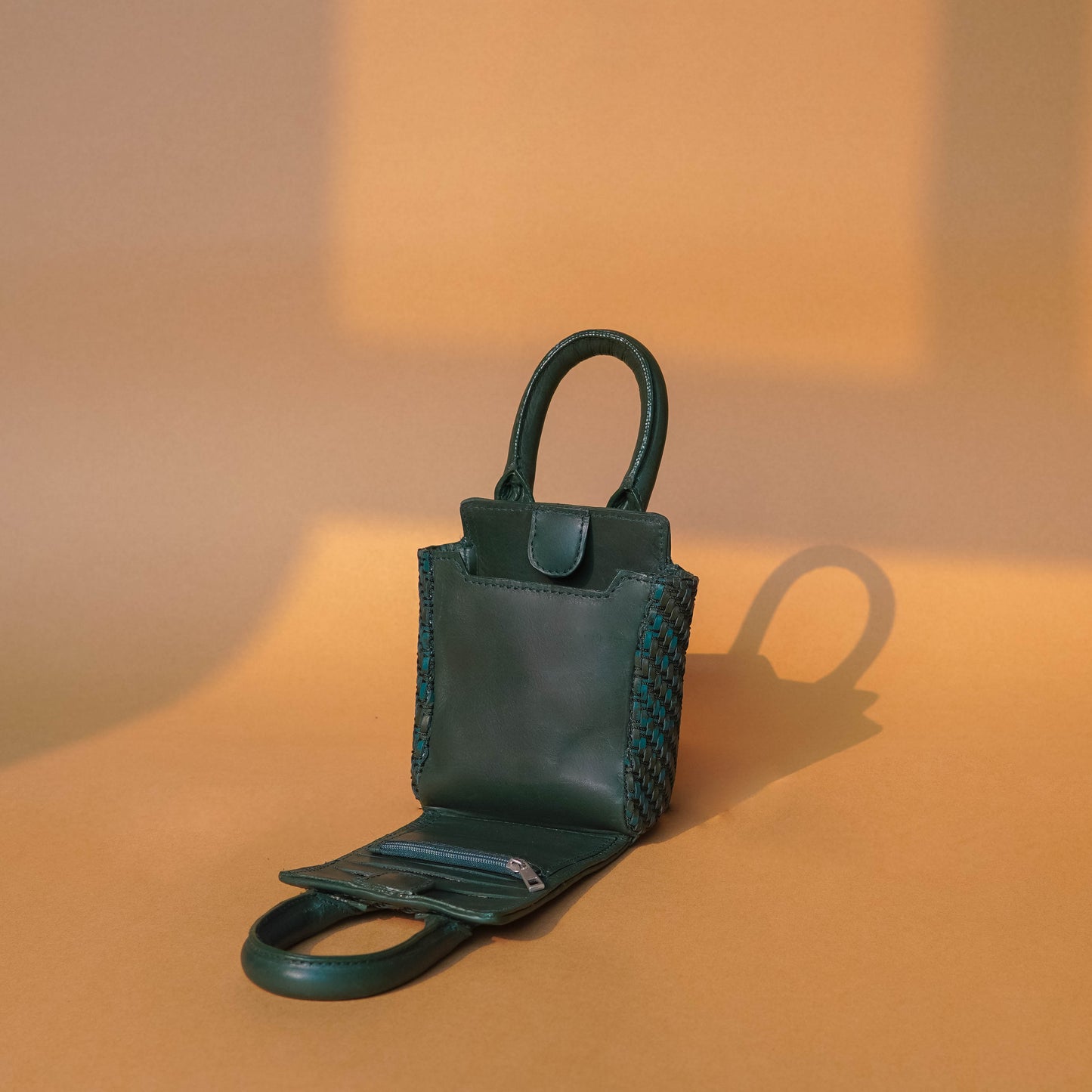 Apricity Un-hand Tiny